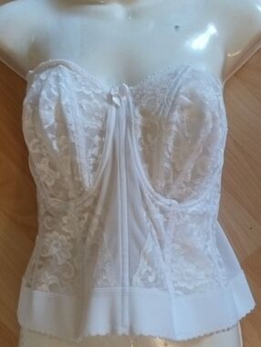 $3>>Goddess White Lace Bustier with Boning